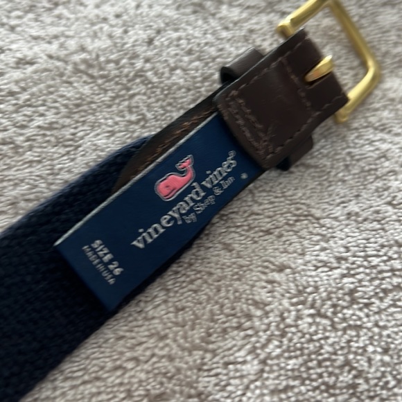 Boys Vineyard Vines belt, Multi color swordfish design, size 26 - Picture 3 of 9